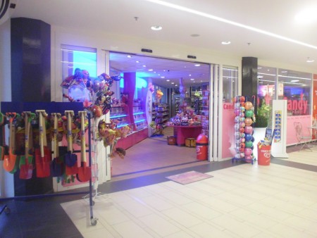 Candy Palace Gevers Deynootweg 980-4 Scheveningen 070-3558575 . 7 dagen per week open van 10.00-22.00 uur