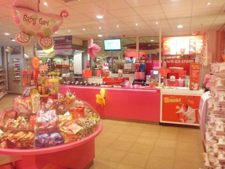 Een prachtig assortiment aan snoep , luxe verpakkingen, create your own ice cream 