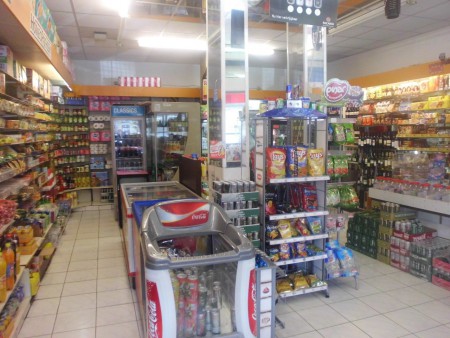 Hier kun je terecht voor een broodje kip kerrie en een heerlijke broodje kipburger(halal) voor 1.75