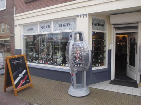 The Hands of Time Herenstraat 108 070-7536553 Ambachtelijke Juwelier reparatie van klokken en sieraden