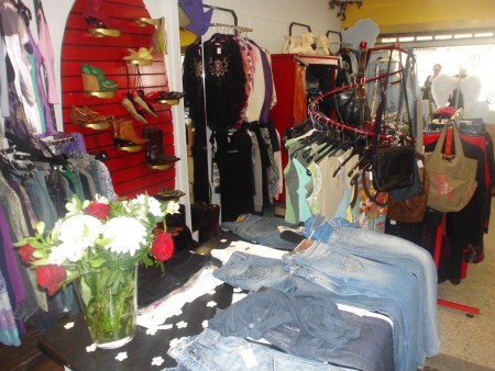 U kunt hier terecht voor mooie en betaalbare 2e hands kleding